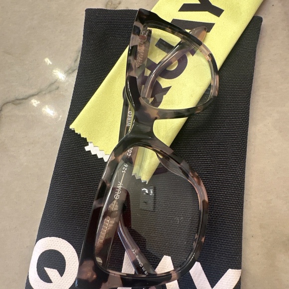 Quay Milky Tortoise Clear Lens Glasses - Picture 3 of 8